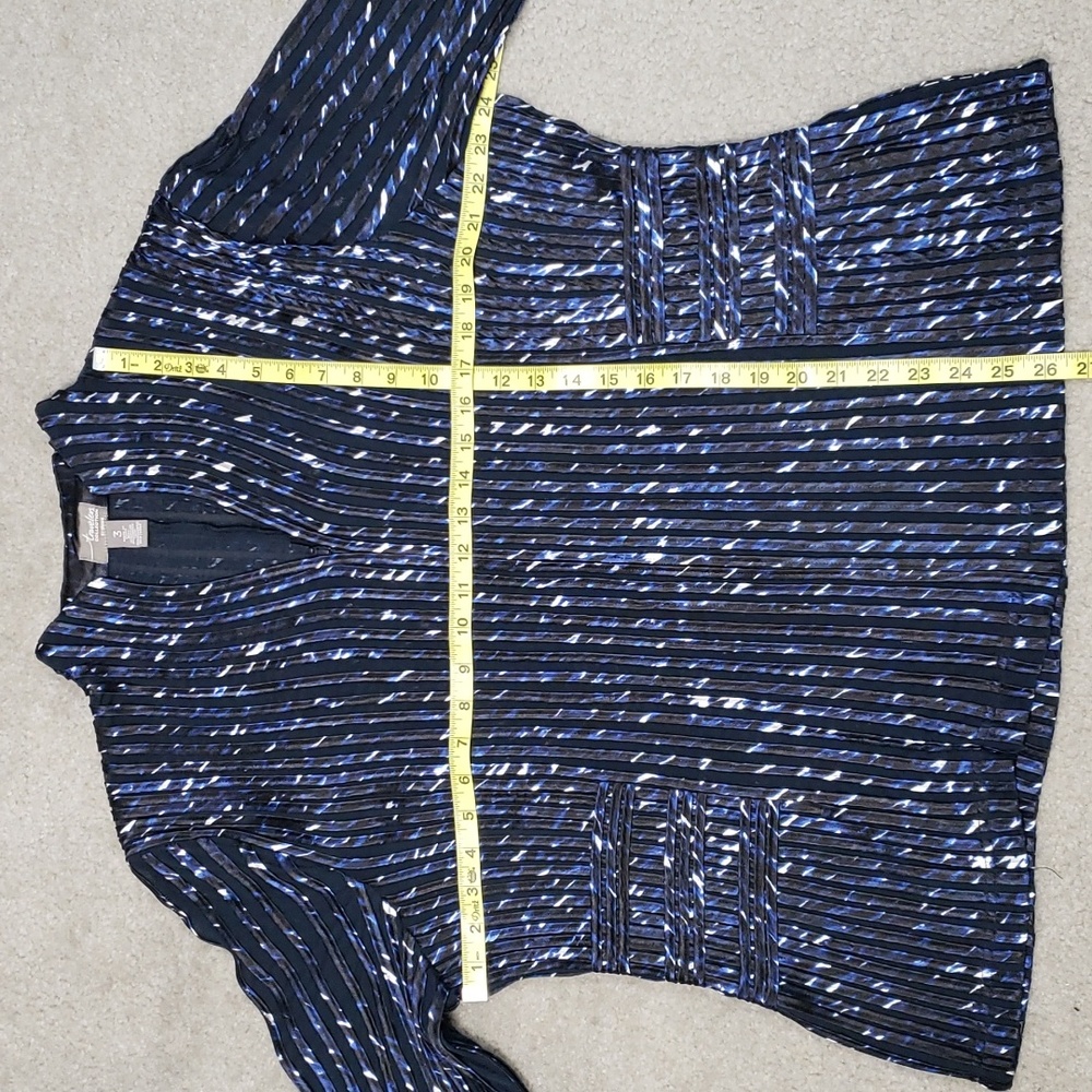 Chico's Travelers Black & Navy Striped Sheer ZipFront Stretchy Top (size… - Picture 9 of 11